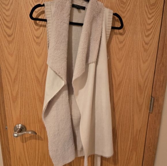 ROMEO & JULIET COUTURE Belted Faux Fur Cardigan Cream Color Size Small - Picture 9 of 15